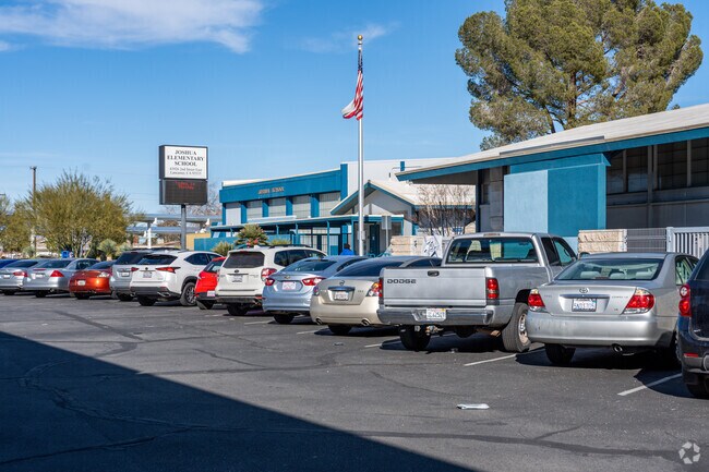 The student-teacher ratio at Joshua Elementary is 23:1.