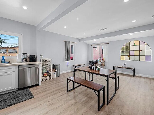 1005 Hi Point St unit 1005, Los Angeles, CA 90035 - photo 2