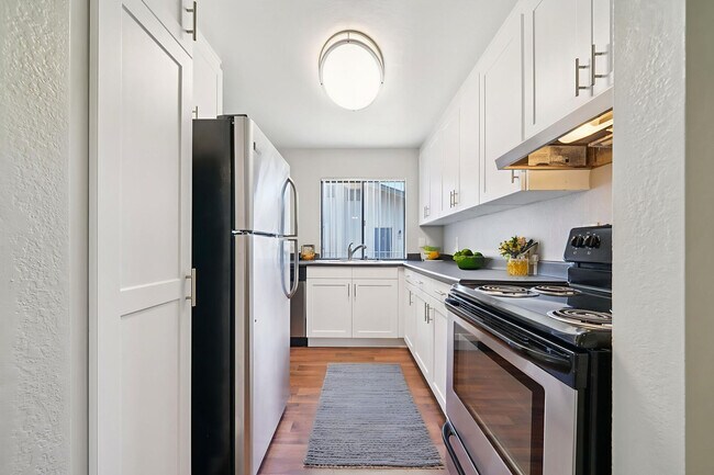 Boulder Creek, Riverside, CA 92507 - photo 3