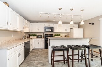 52 Huntoon Ave, Lowell, MA 01852