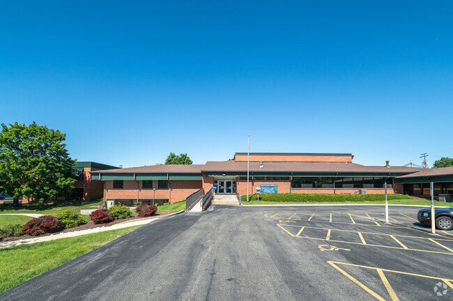 Oak Crest School is a public PK-5th grade school in Beach Park, IL.