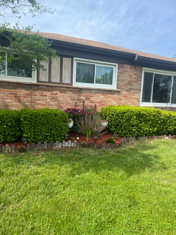 32030 Grandview Ave, Westland, MI 48186