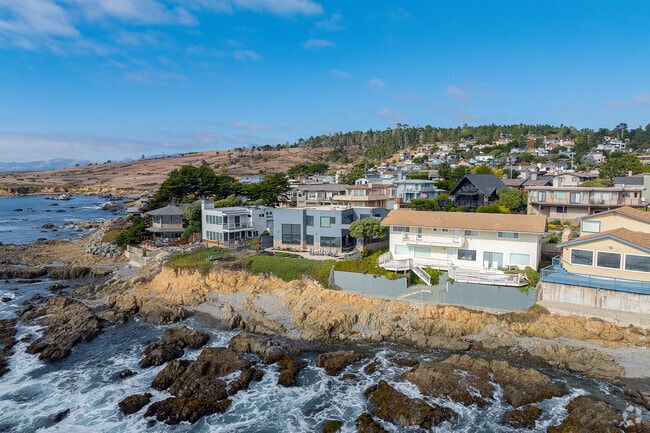 In Cambria, you'll find housing choices ranging from beachfront homes to luxurious estates.
