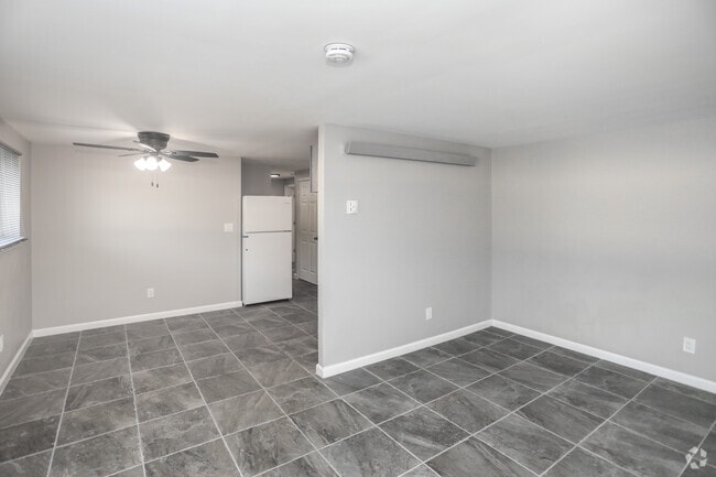 Maple Creek Village, Indianapolis, IN 46222 - photo 6