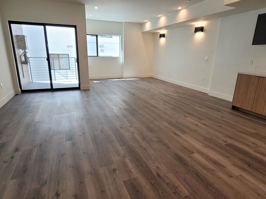 862 Moraga Dr unit 203, Los Angeles, CA 90049 - photo 1