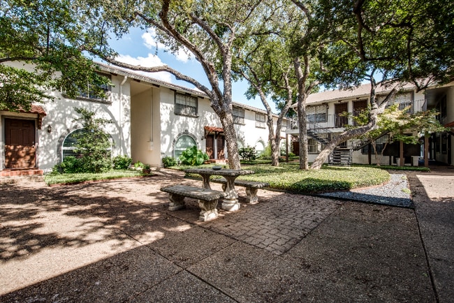 4214 Rawlins St unit 106, Dallas, TX 75219 - photo 6