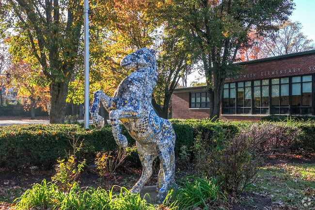 Chenoweth Elementary School scored an overall B minus on niche.com.