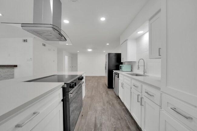 4622 Bayview Dr, Dallas, TX 75211 - photo 6