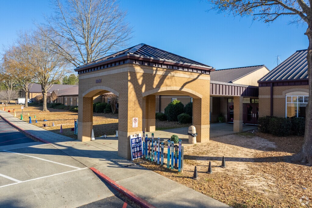 Sara Harp Minter Elementary School has an overall Niche Score of A.