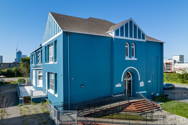 Street Academy is a Small High School in Oakland that has served community for over 45 years.