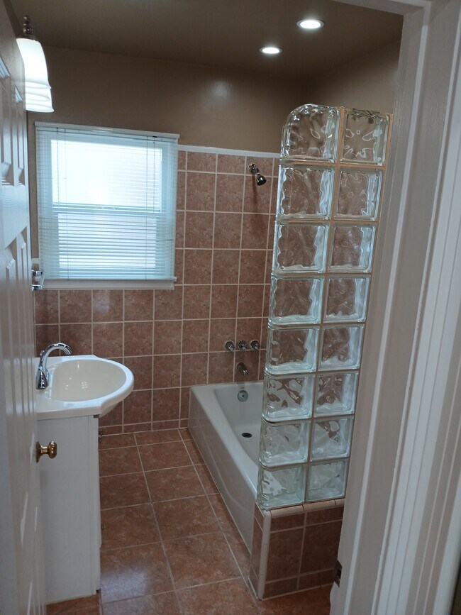 10232 S 8th Ave unit 1, Inglewood, CA 90303 - photo 5