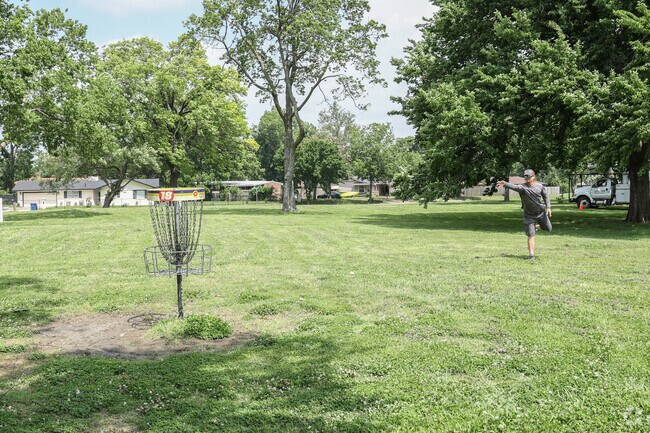 Course Dovillio in Rosewood is a challenging 18 hole disc golf course.