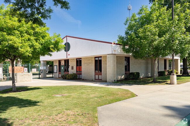 Lindsay residents appreciate the convenient location of Lincoln Elementary School.