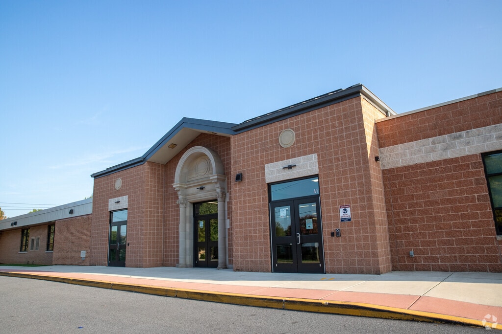 Brownstown El School provides education in the neighborhood of 
Ephrata