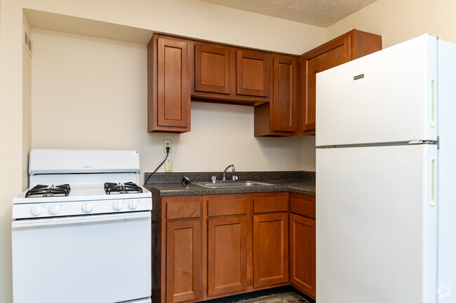 2BR, 1BA - 665 SF - Kitchen