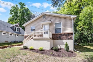 905 Cornell Ave, Webster Groves, MO 63119