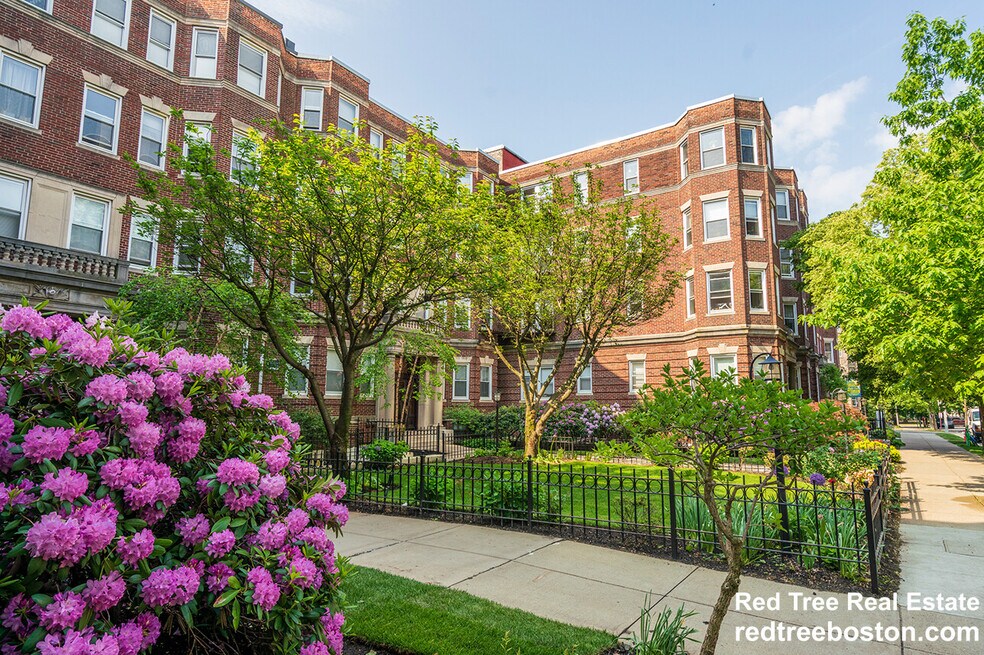 98 Queensberry St unit 14, Boston, MA 02215 - photo 1