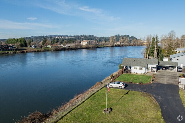 Kelso is on the border of Cowlitz River and Longview.