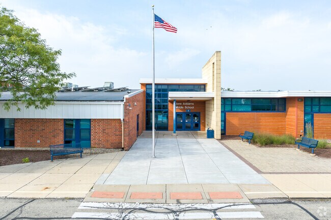 Jane Addams Middle School is an above-average, public school located in Bolingbrook, IL.