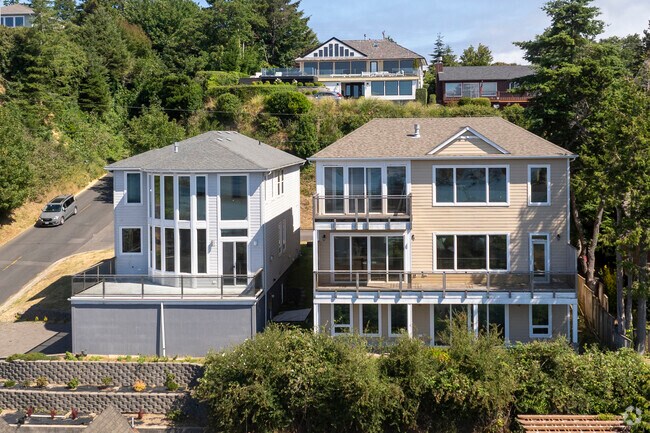 There are a lot of homes in the Bayfront area that has large windows.