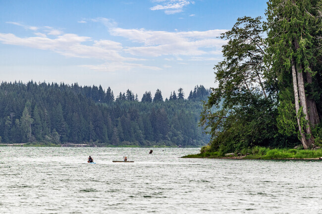 July Creek Picnic Area is right on Lake Quinault, an ideal spot for kayaking.
