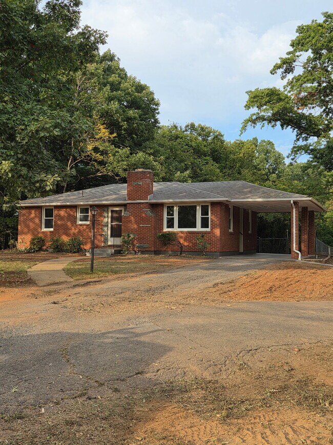331 Amelon Rd, Madison Heights, VA 24572