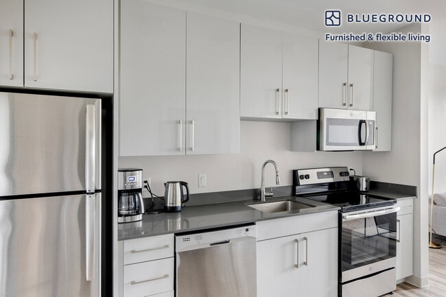 161 Washington St unit FL5-ID1187, Boston, MA 02135 - photo 7