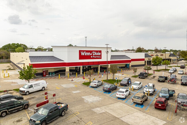 Winn Dixie is a popular grocery store among Timberlane residents.