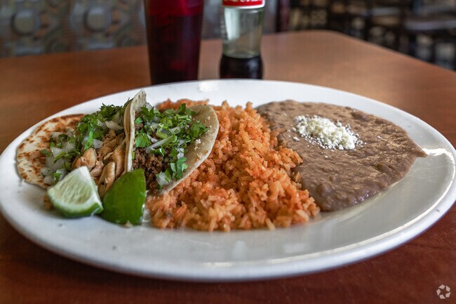Los Tacos Paco in Greater McMillen Park has delicious food in Fort Wayne.