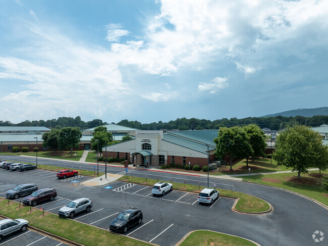 Cumming Elementary School gets a 6 GreatSchools Rating.