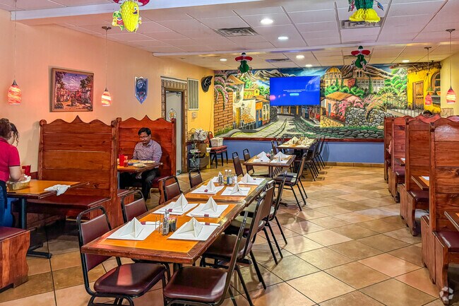 Habaneros Mexican serves traditional Mexican cuisine in a festive setting near Chilhowee Hills.