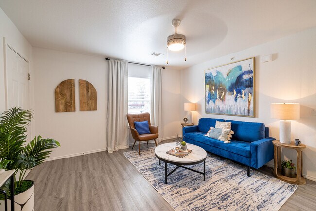 Frisco Apartments on Walnut, Rogers, AR 72756 - photo 4