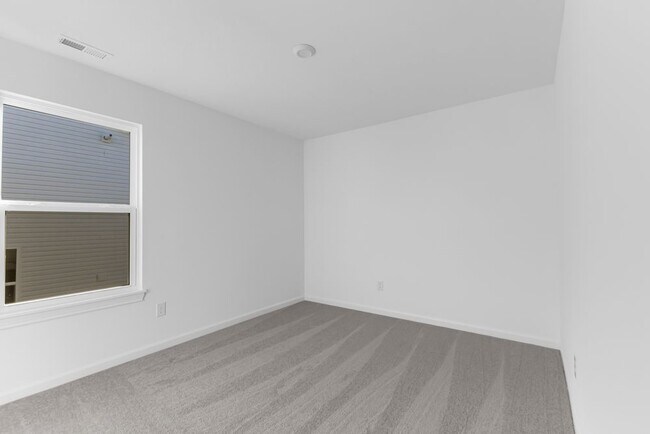 1826 Twelve Oaks Dr, Shelbyville, IN 46176 - photo 4