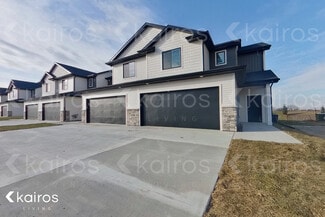 6944 Holly Ct, Johnston, IA 50131