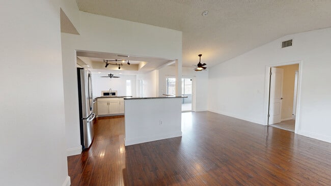 9764 130th Ave, Largo, FL 33773 - photo 3