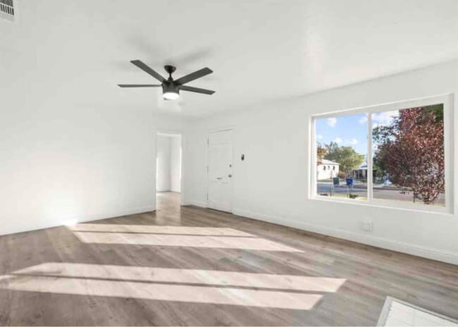 1528 W Cortland Ave, Fresno, CA 93705 - photo 2