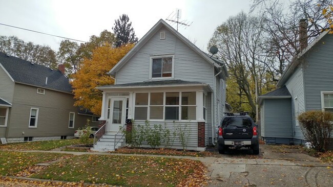 1016 Morrison Ave unit 1st, Saint Joseph, MI 49085 - photo 2