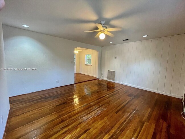 5842 SW 60th St, Miami, FL 33143 - photo 2