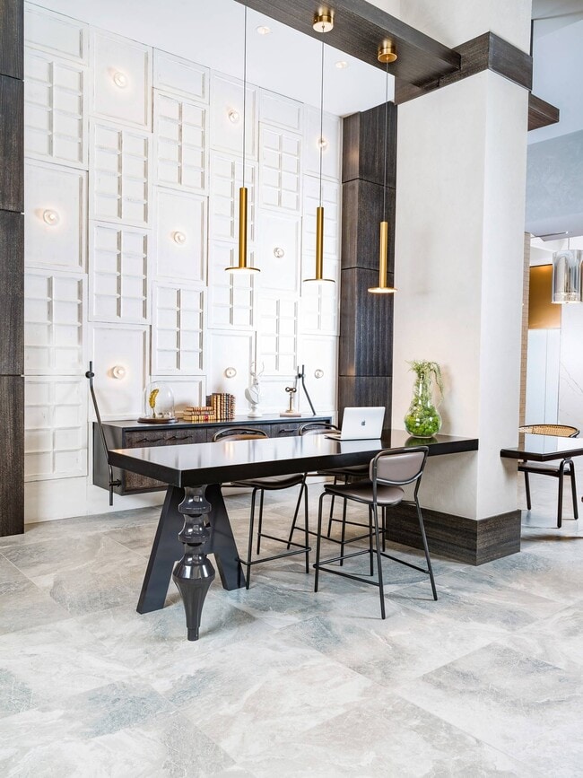 Luxury Leasing Office