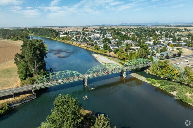 Settlers incorporated Harrisburg in 1866 and were drawn to it due to its location along the Willamette River and fertile land.