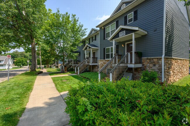 Townhouses with newer designs can be found on tree-lined streets in Knollwood.