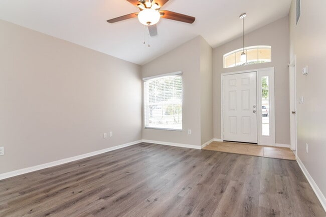 11710 Mango Cross Ct, Seffner, FL 33584 - photo 3