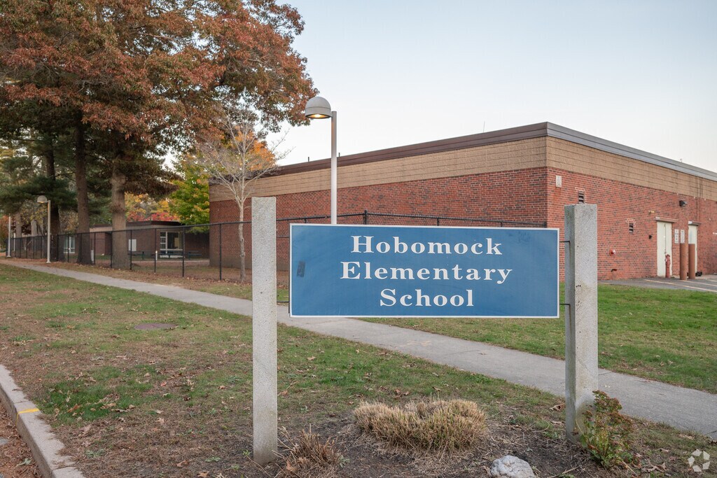 The Hobomock Elementary School serves grades K-5 to all students living in Pembroke, MA.