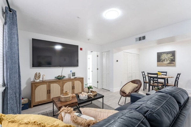 2360 SW Archer Rd unit ID1355835P, Gainesville, FL 32608 - photo 7