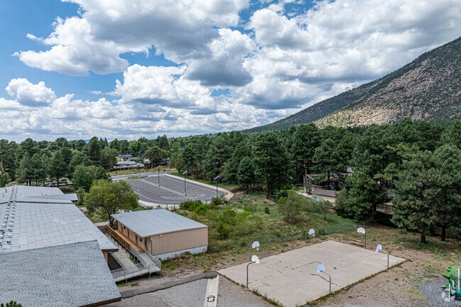 Thomas Elementary School is located in the Greenlaw Estates neighborhood in Flagstaff.