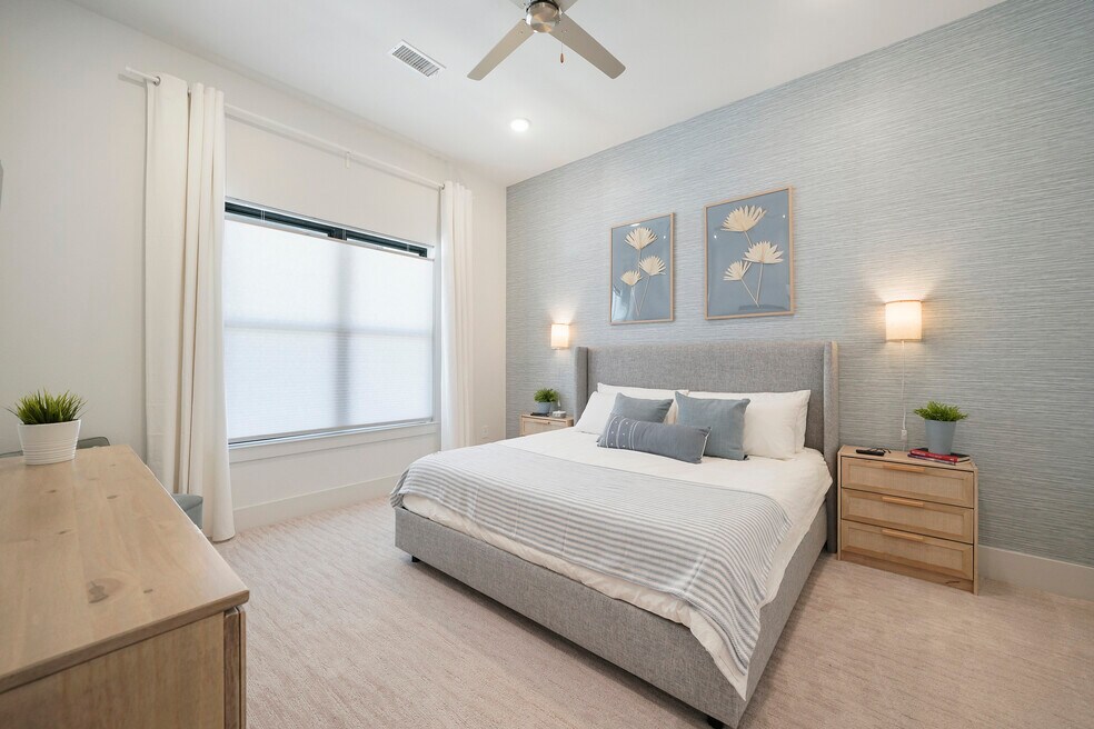 Shoreline on Lake Conroe unit 404, Montgomery, TX 77356 - photo 1