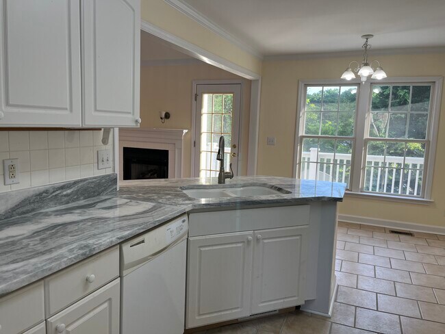 6 Willow Tree Ct, Johnson City, TN 37604 - photo 6