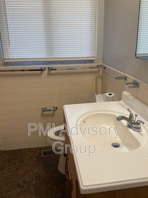 1817 SW 71st Terrace, Topeka, KS 66619 - photo 5