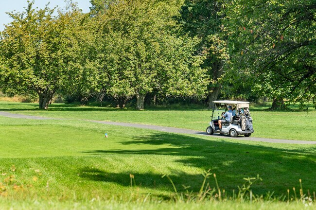Braeburn Heights residents like to get out and play 18 holes.
