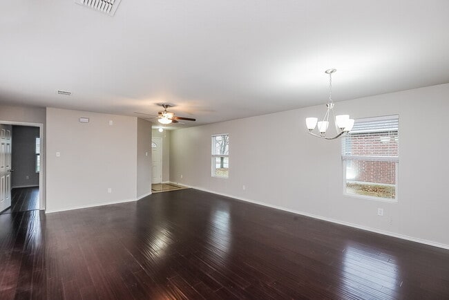 8123 Stowe Springs Ln, Arlington, TX 76002 - photo 4